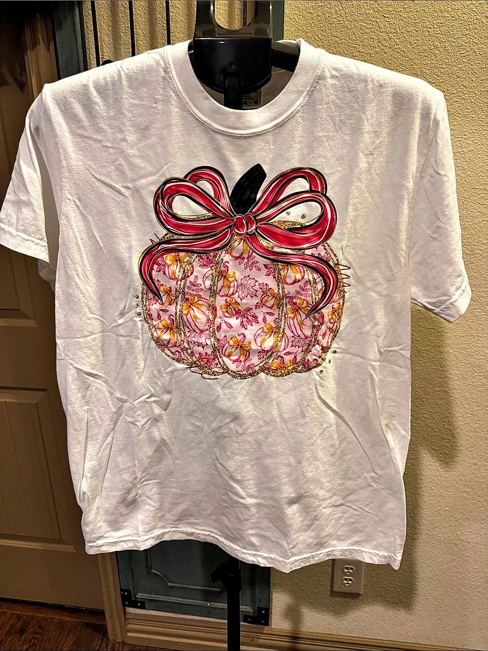 Comfort Colors Floral Graphic Tee in White Size Medium Like New